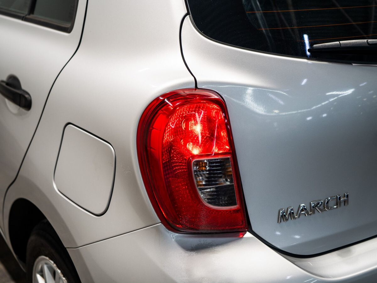 Nissan March 2019 - фото автомобиля