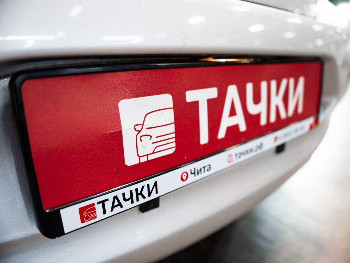 Nissan March 2019 - фото автомобиля