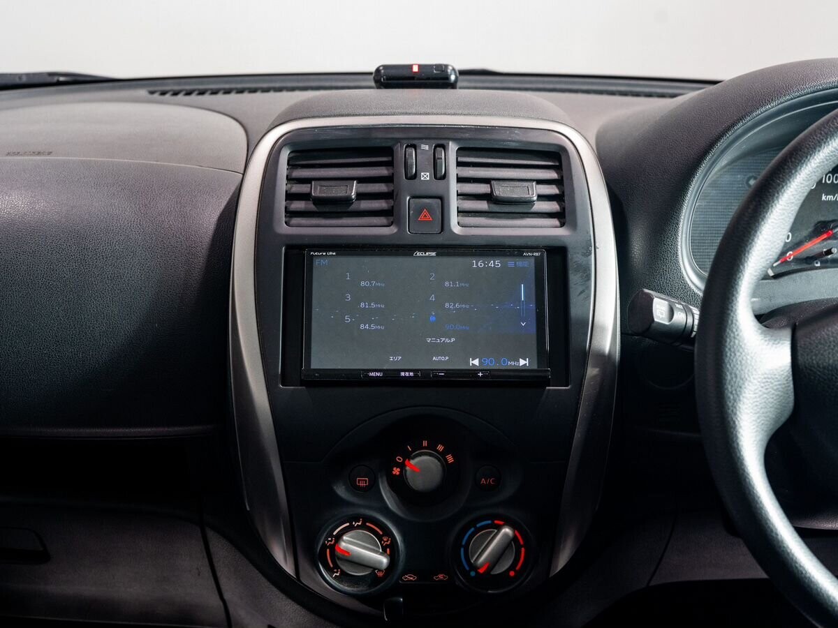 Nissan March 2019 - фото автомобиля