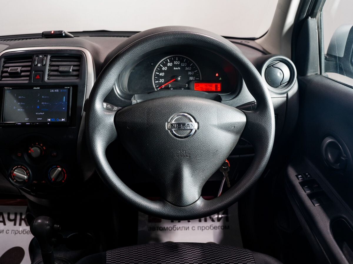 Nissan March 2019 - фото автомобиля