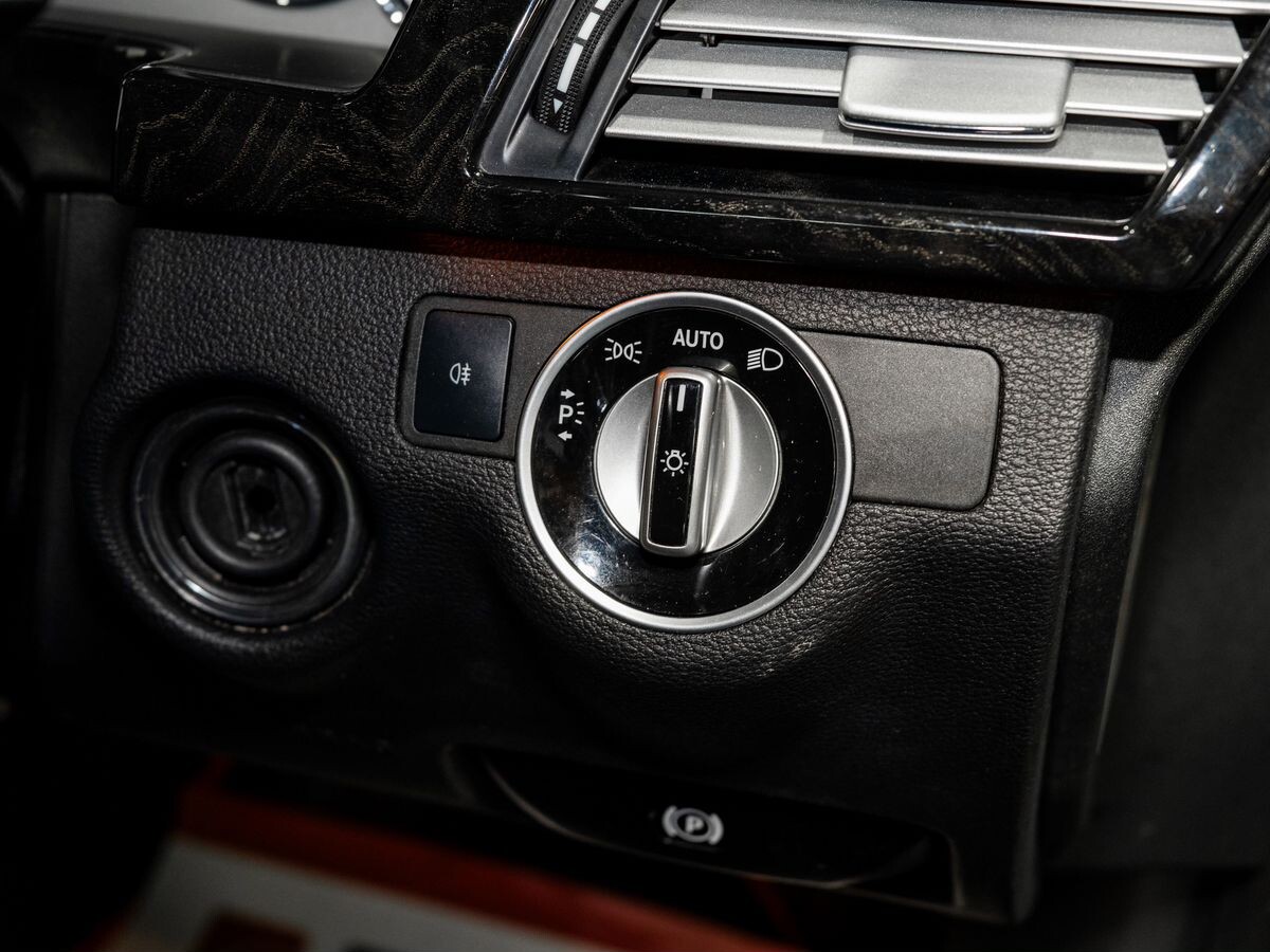 Mercedes-Benz E-Class 2012 - фото автомобиля