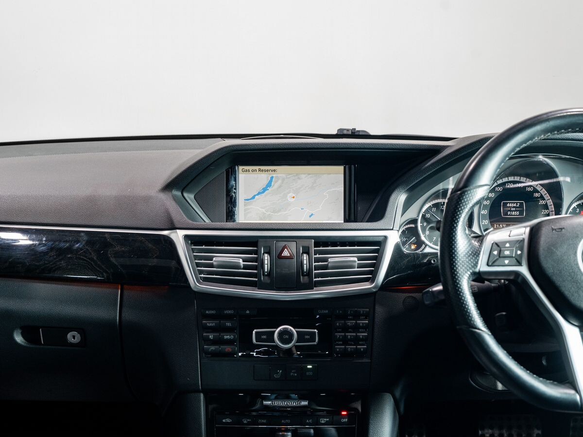 Mercedes-Benz E-Class 2012 - фото автомобиля