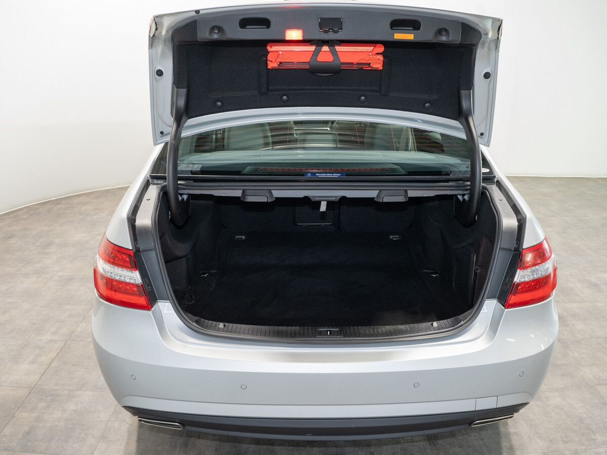 Mercedes-Benz E-Class 2012 - фото автомобиля