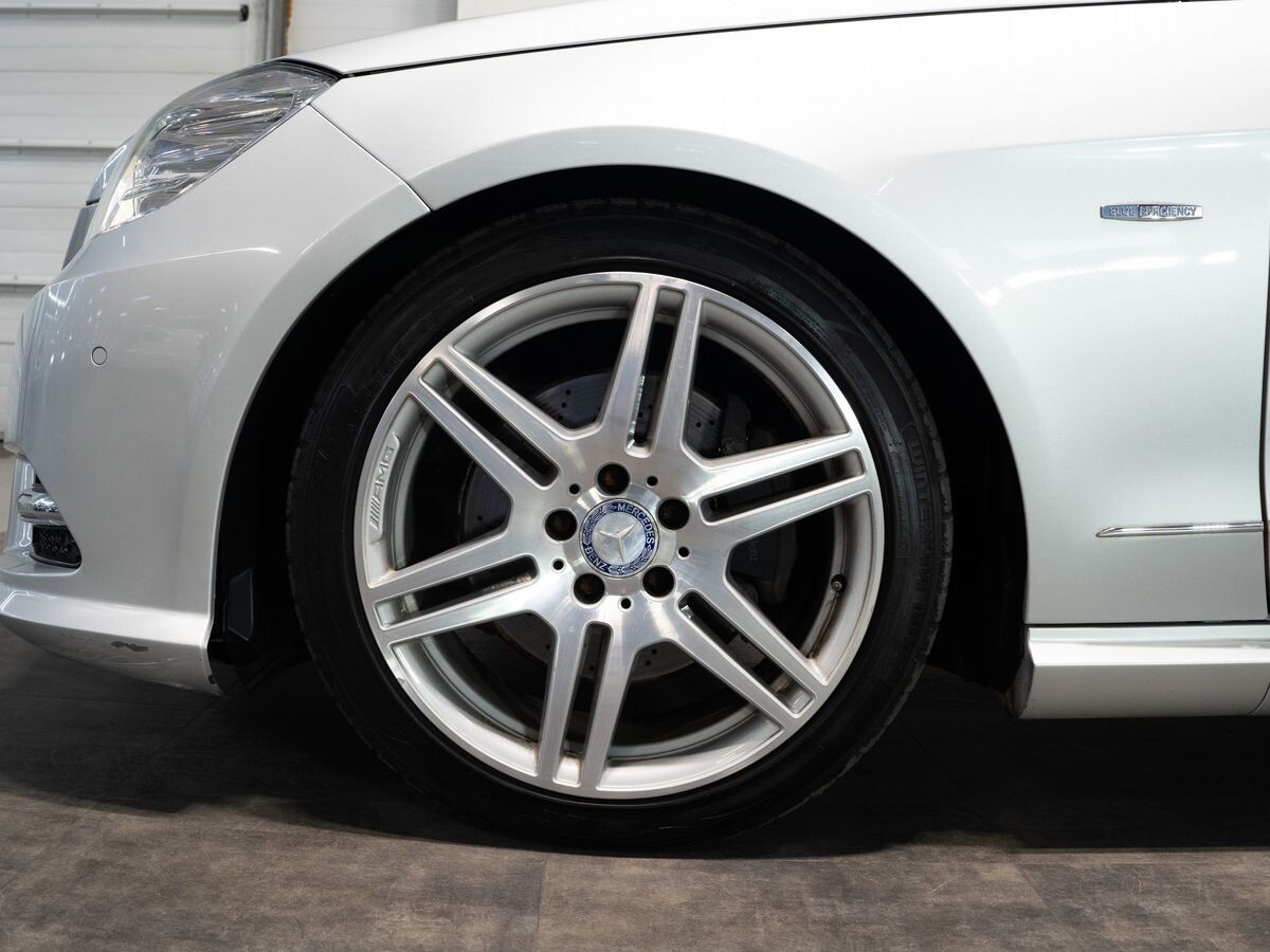 Mercedes-Benz E-Class 2012 - фото автомобиля