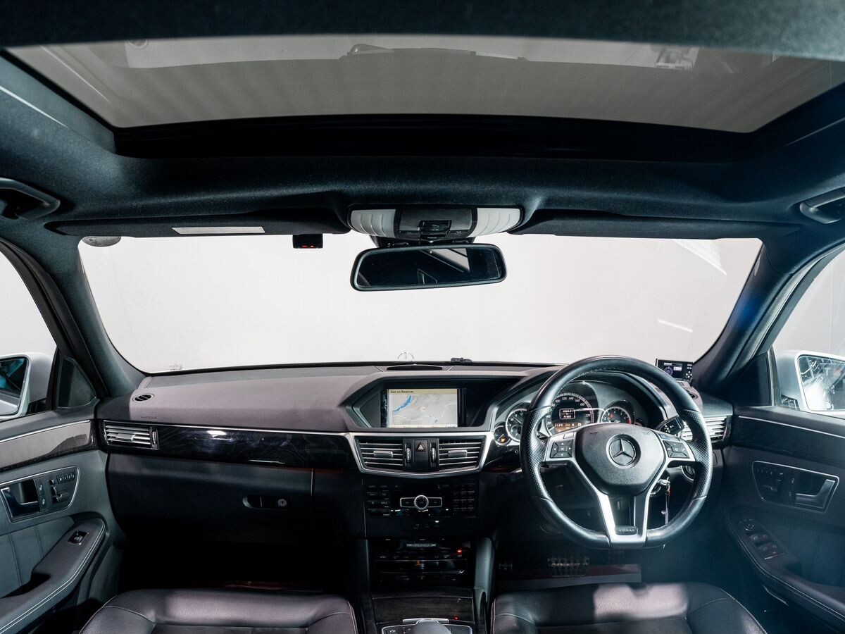 Mercedes-Benz E-Class 2012 - фото автомобиля