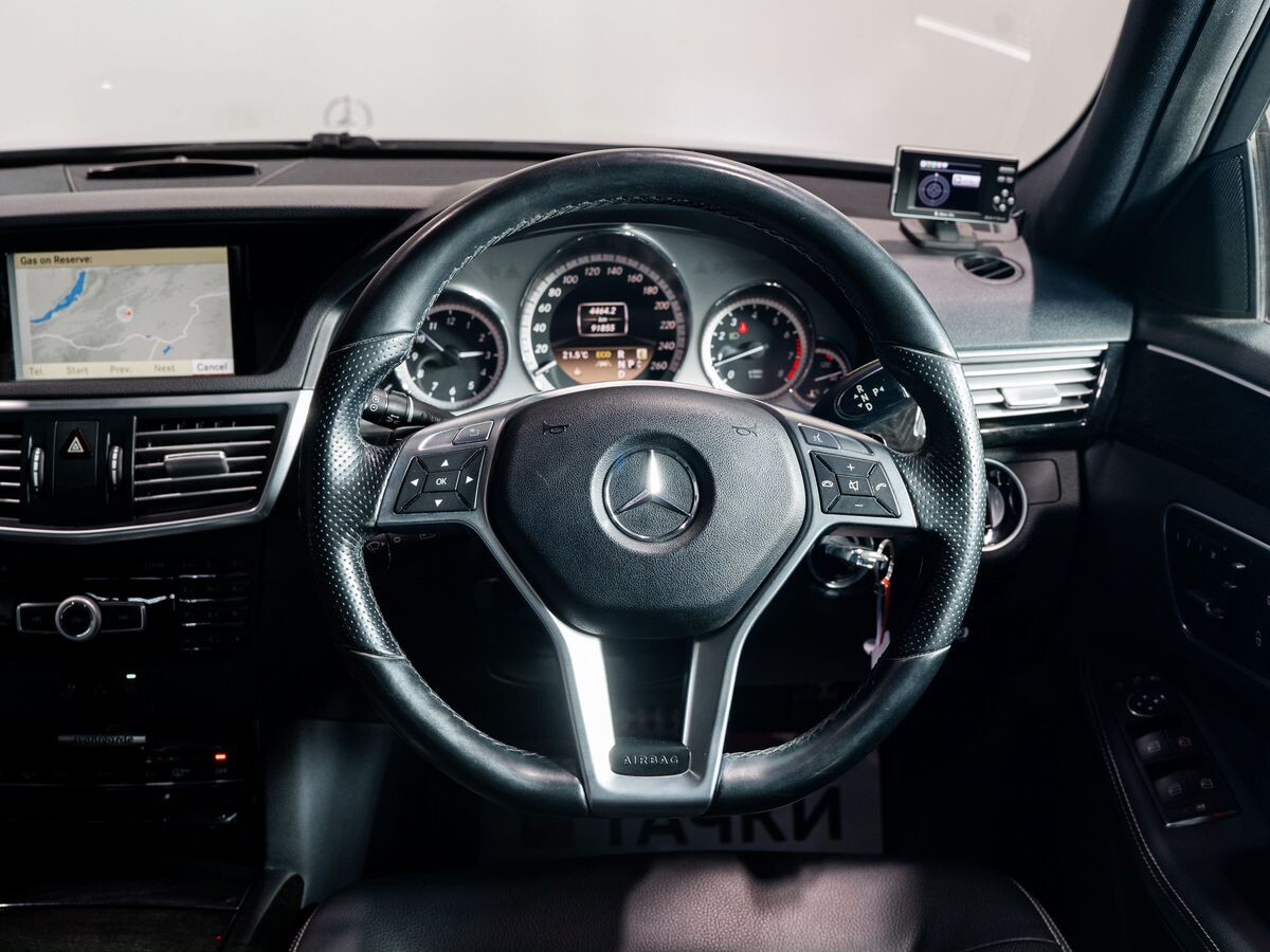 Mercedes-Benz E-Class 2012 - фото автомобиля