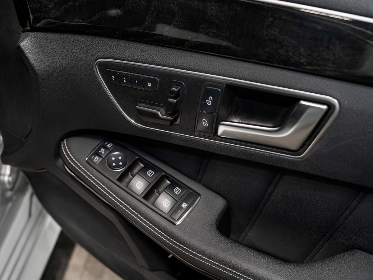 Mercedes-Benz E-Class 2012 - фото автомобиля