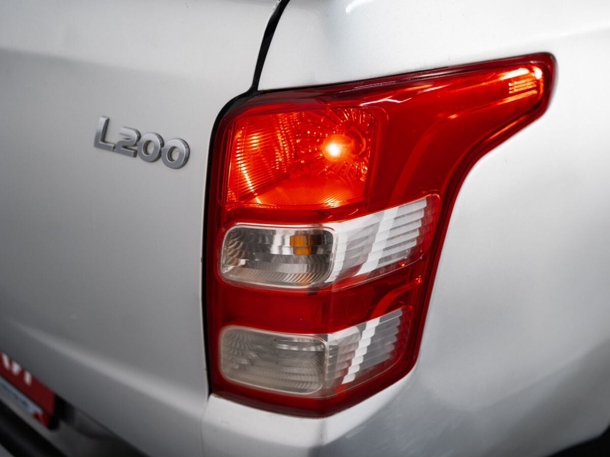 Mitsubishi L200 2015 - фото автомобиля