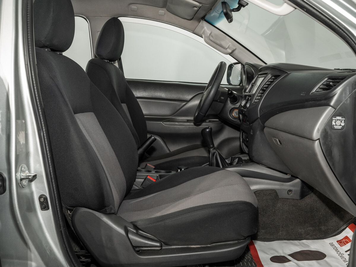 Mitsubishi L200 2015 - фото автомобиля