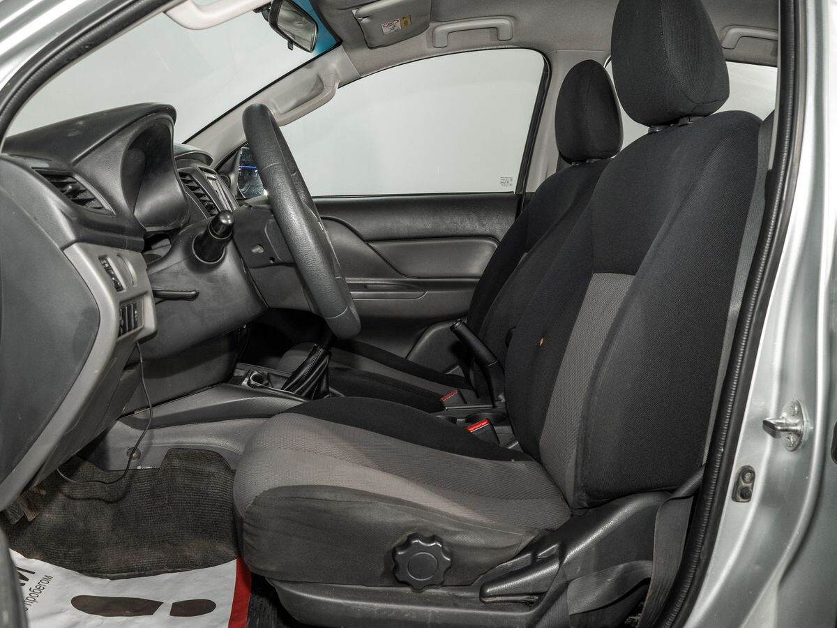 Mitsubishi L200 2015 - фото автомобиля
