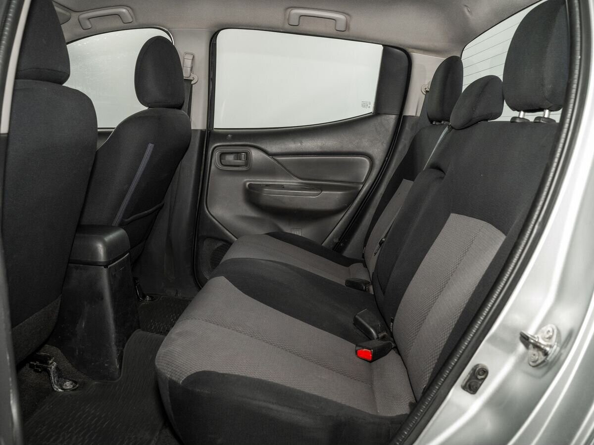 Mitsubishi L200 2015 - фото автомобиля
