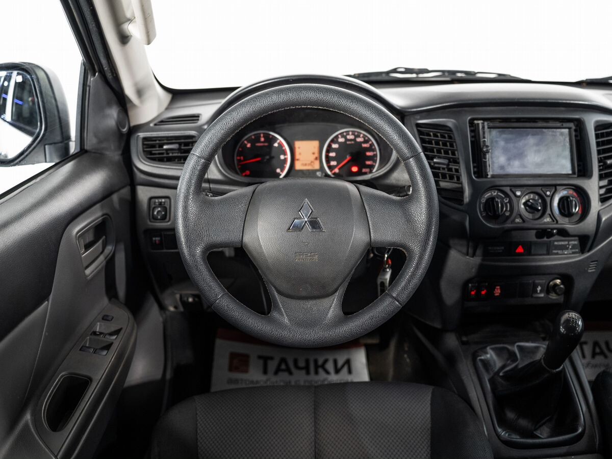 Mitsubishi L200 2015 - фото автомобиля