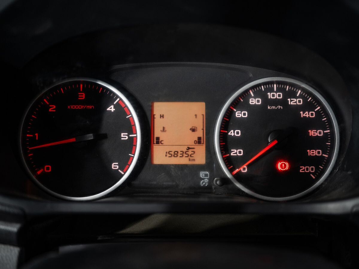 Mitsubishi L200 2015 - фото автомобиля