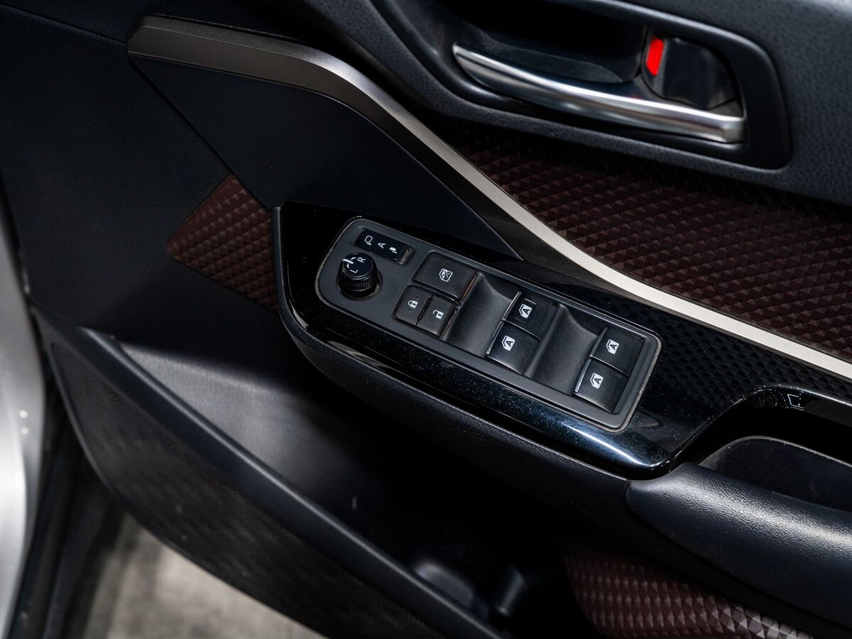 Toyota C-HR 2018 - фото автомобиля