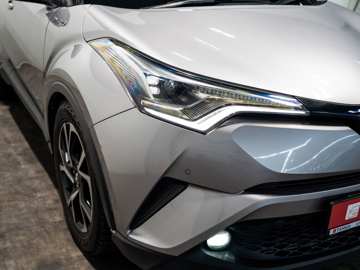 Toyota C-HR 2018 - фото автомобиля