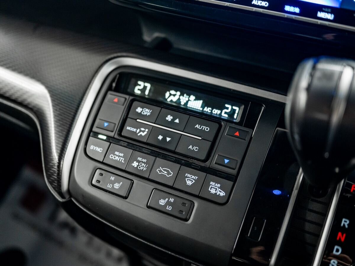 Honda Stepwgn 2018 - фото автомобиля