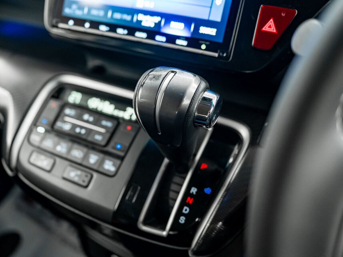 Honda Stepwgn 2018 - фото автомобиля