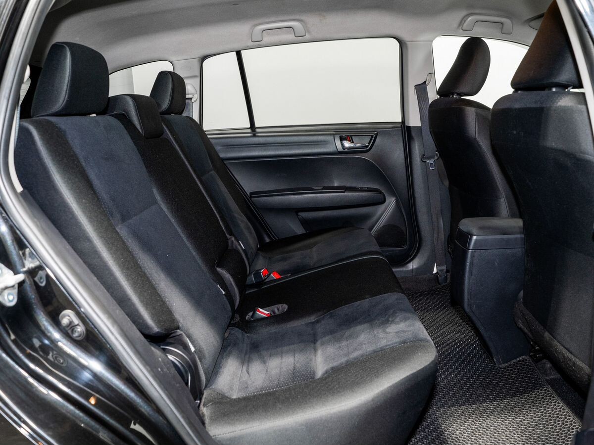 Toyota Corolla Fielder 2017 - фото автомобиля