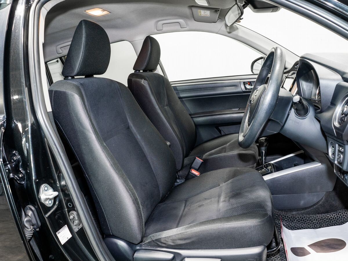 Toyota Corolla Fielder 2017 - фото автомобиля
