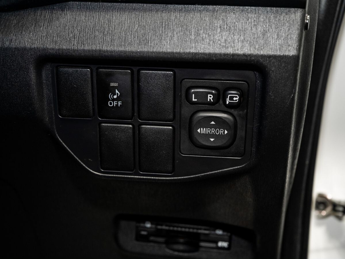 Toyota Prius 2013 - фото автомобиля