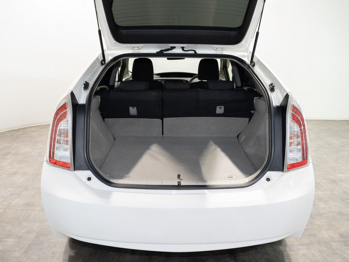 Toyota Prius 2013 - фото автомобиля