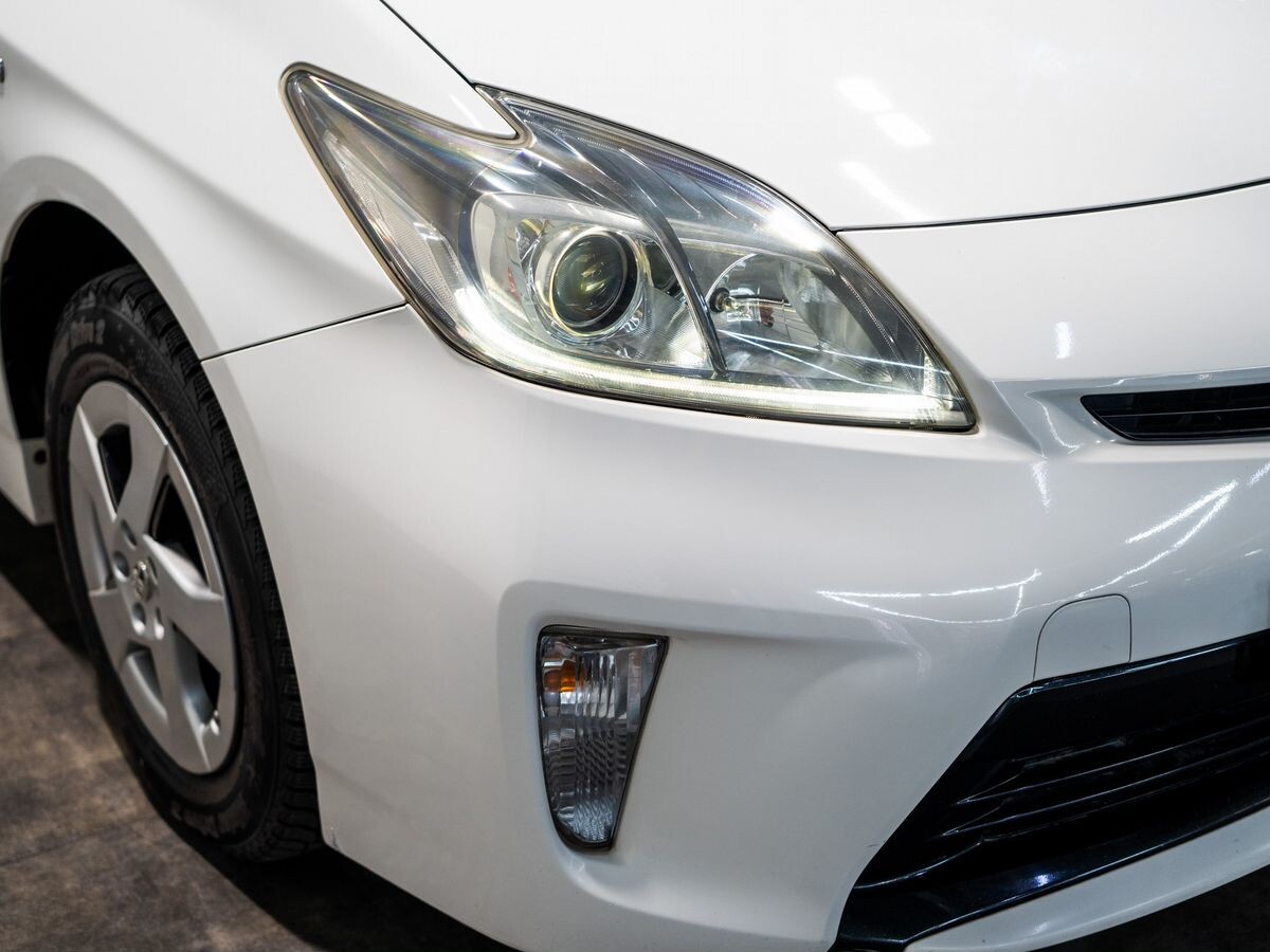 Toyota Prius 2013 - фото автомобиля