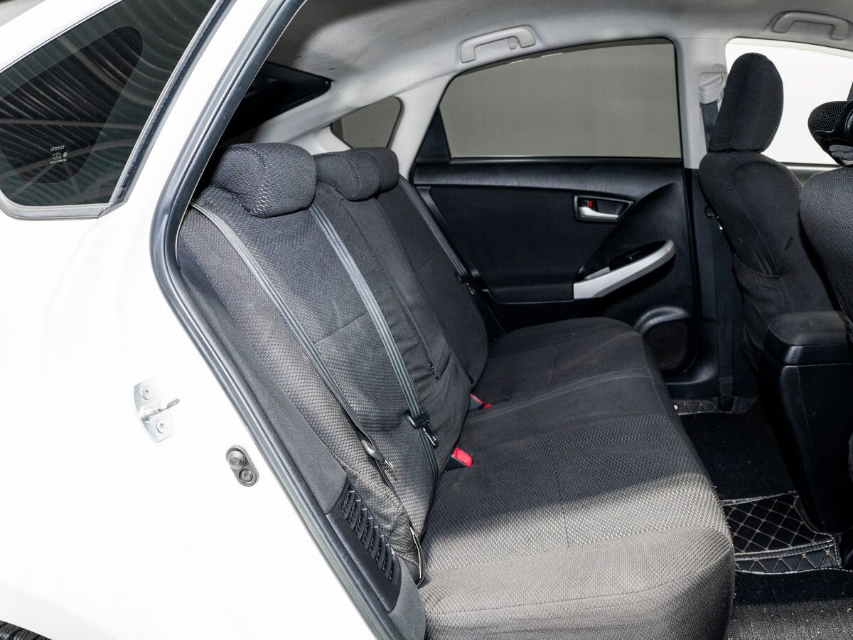 Toyota Prius 2013 - фото автомобиля