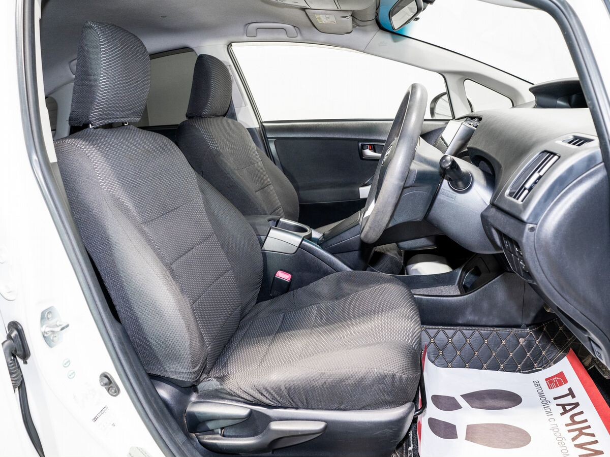 Toyota Prius 2013 - фото автомобиля