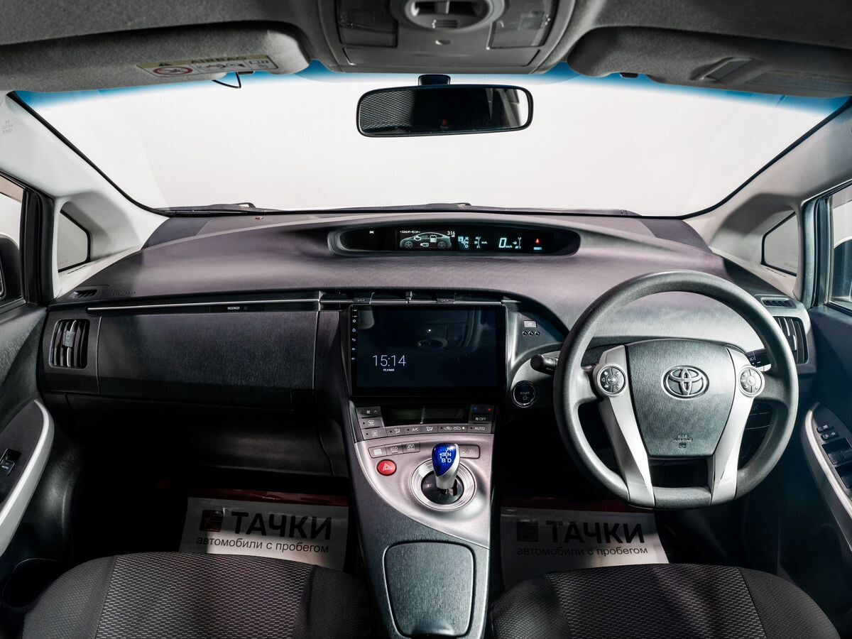 Toyota Prius 2013 - фото автомобиля