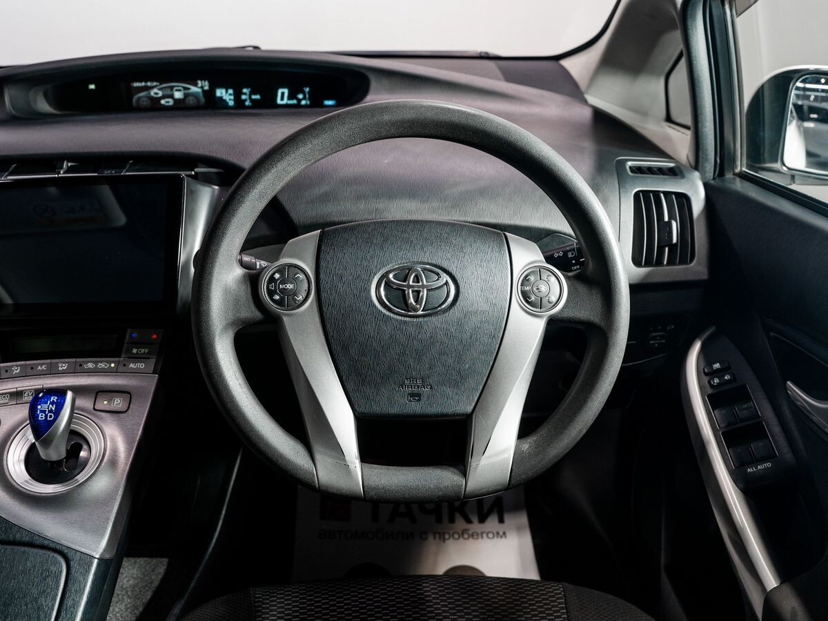 Toyota Prius 2013 - фото автомобиля