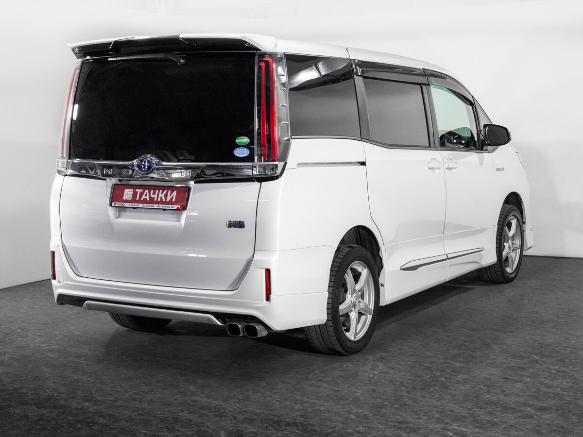 Toyota Noah 2018 - фото автомобиля