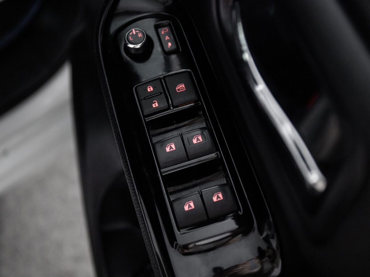 Toyota Noah 2018 - фото автомобиля