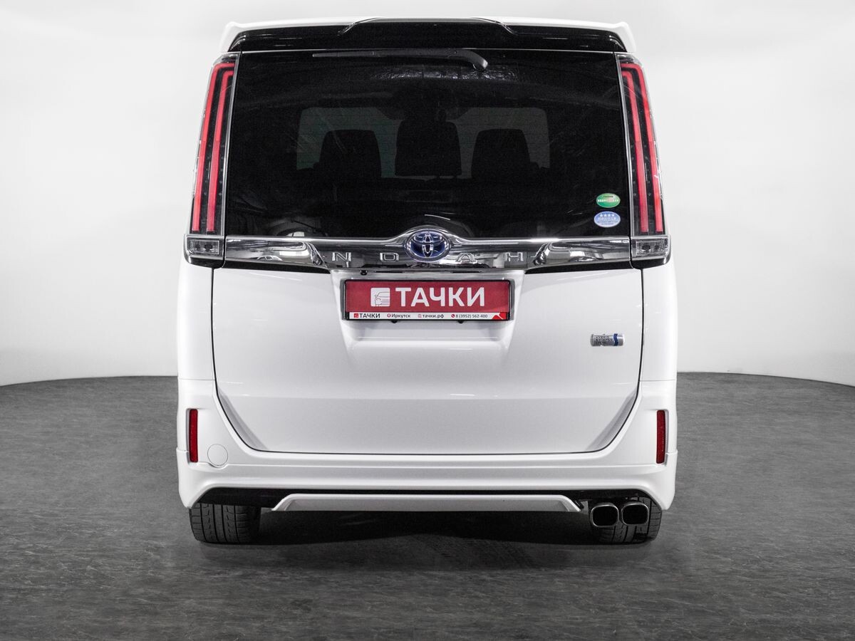 Toyota Noah 2018 - фото автомобиля