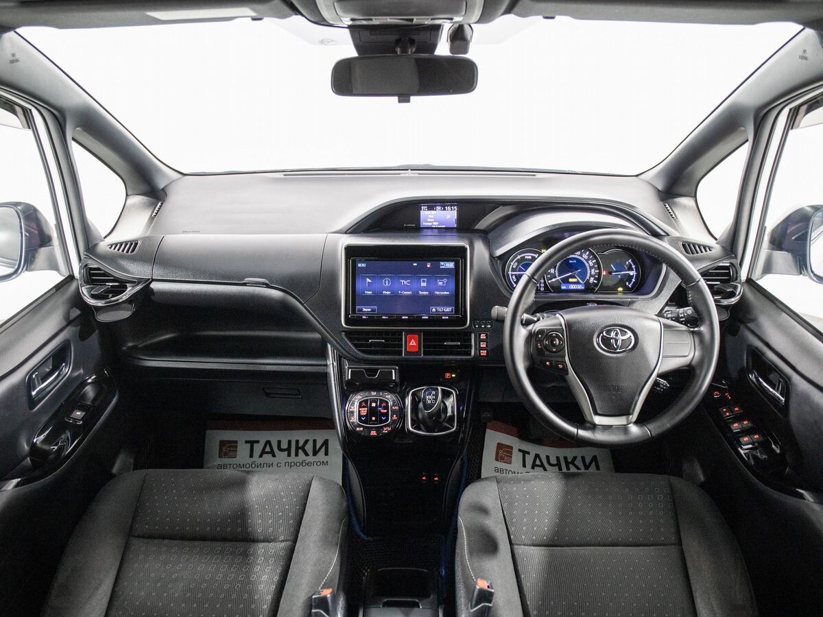 Toyota Noah 2018 - фото автомобиля
