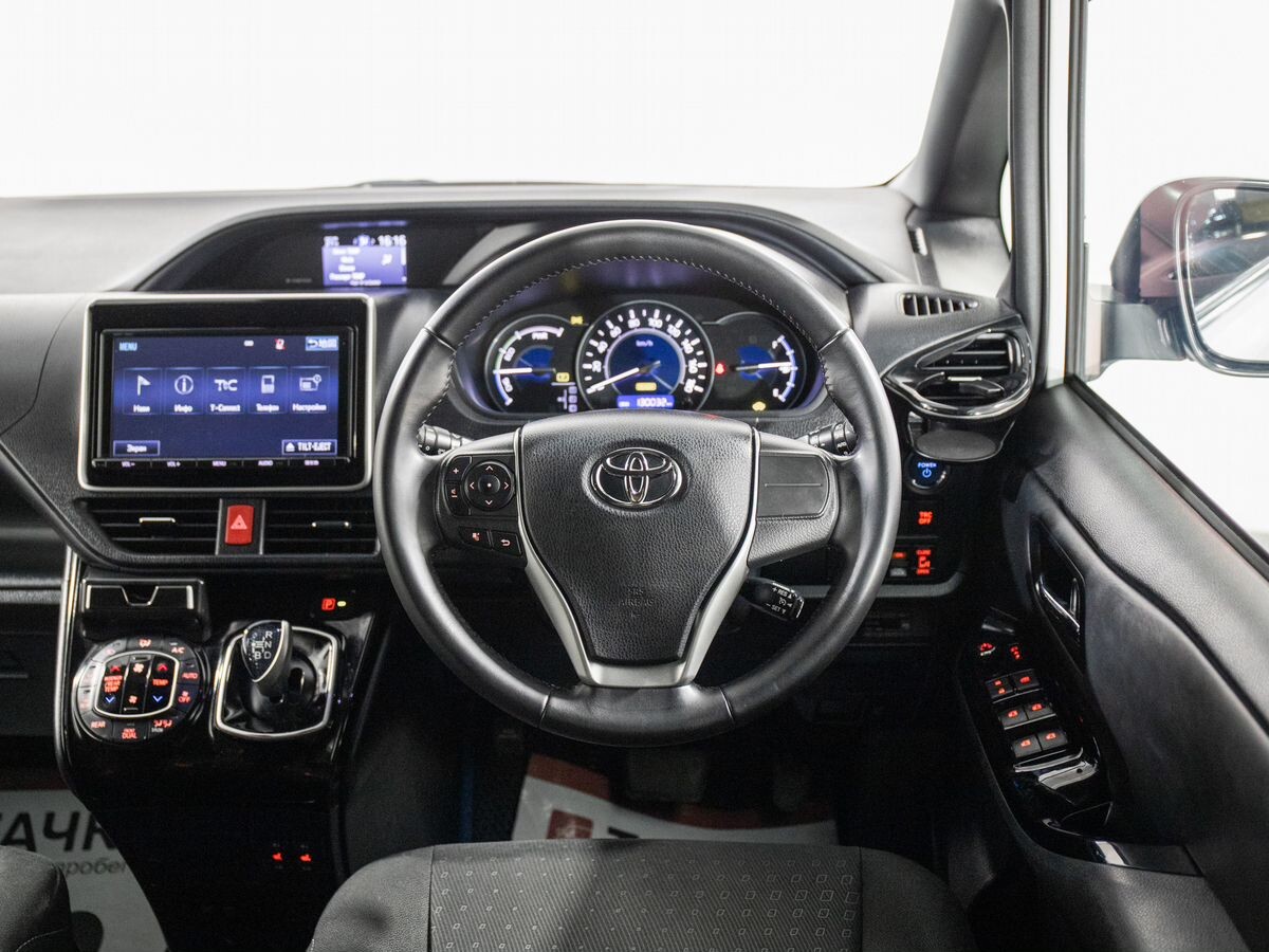 Toyota Noah 2018 - фото автомобиля