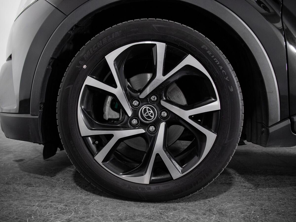 Toyota C-HR 2019 - фото автомобиля
