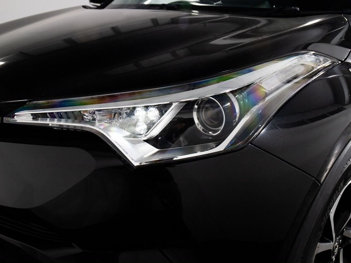 Toyota C-HR 2019 - фото автомобиля