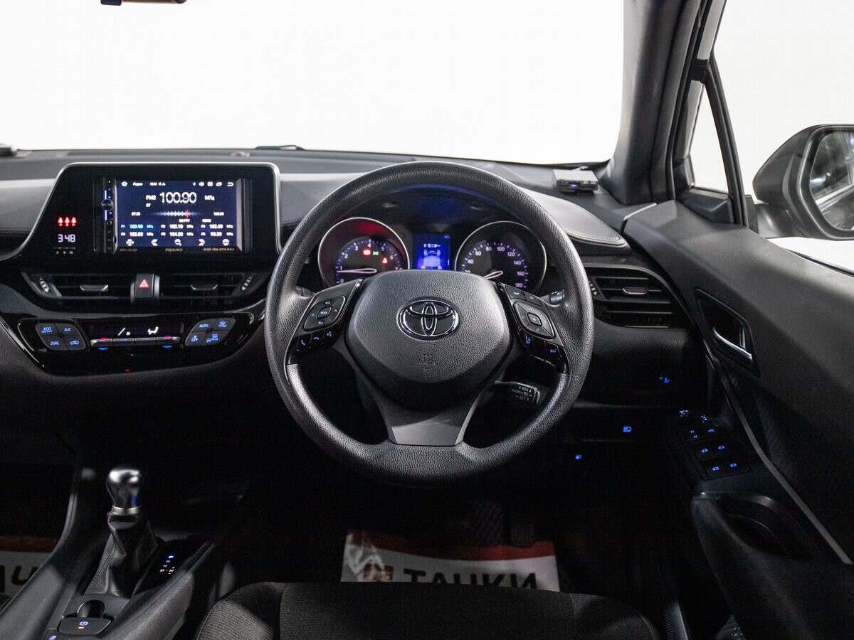 Toyota C-HR 2019 - фото автомобиля