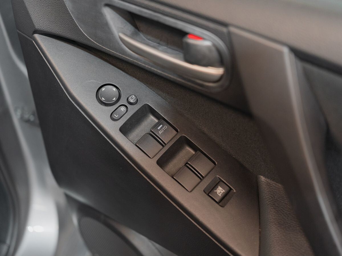 Mazda Axela 2009 - фото автомобиля