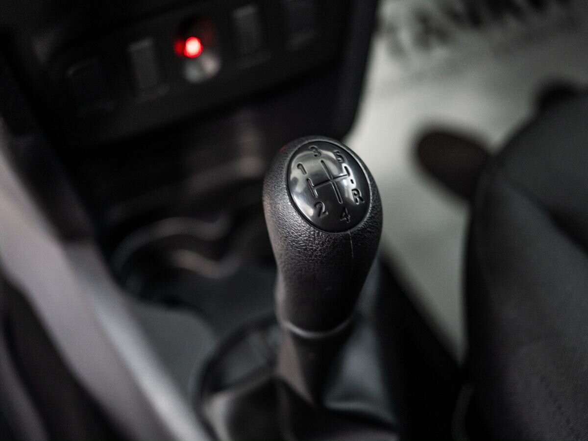 Renault Logan 2017 - фото автомобиля