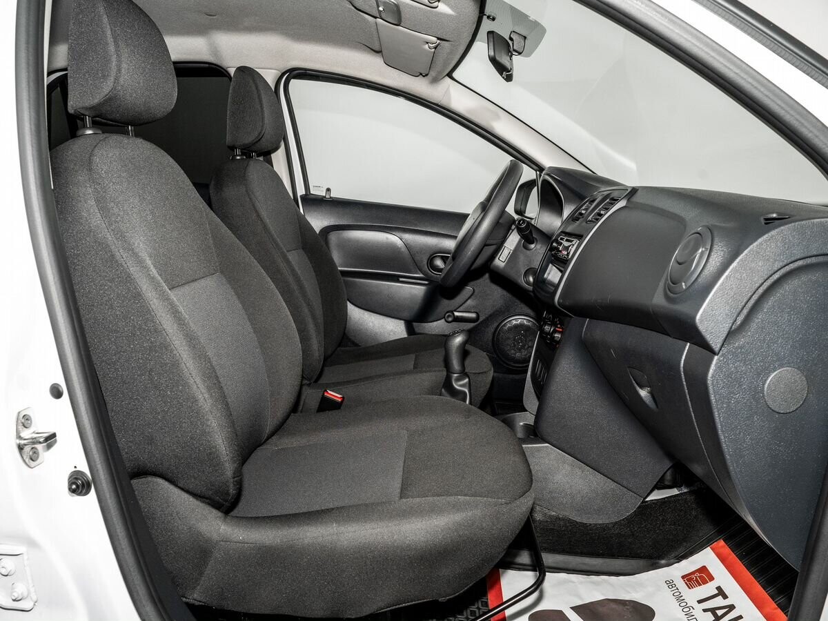 Renault Logan 2017 - фото автомобиля