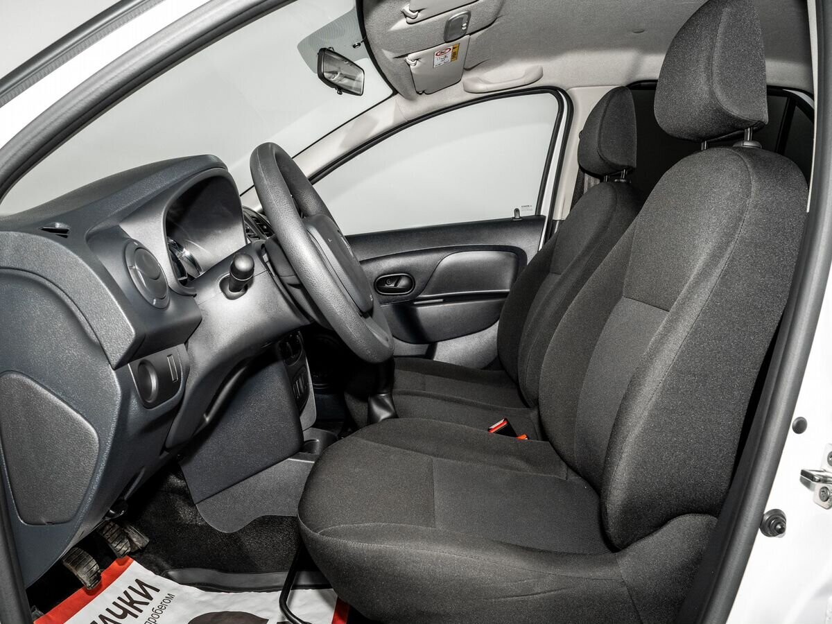 Renault Logan 2017 - фото автомобиля
