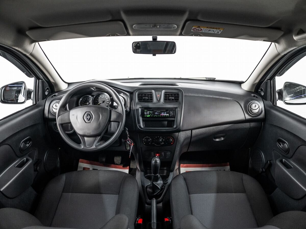 Renault Logan 2017 - фото автомобиля
