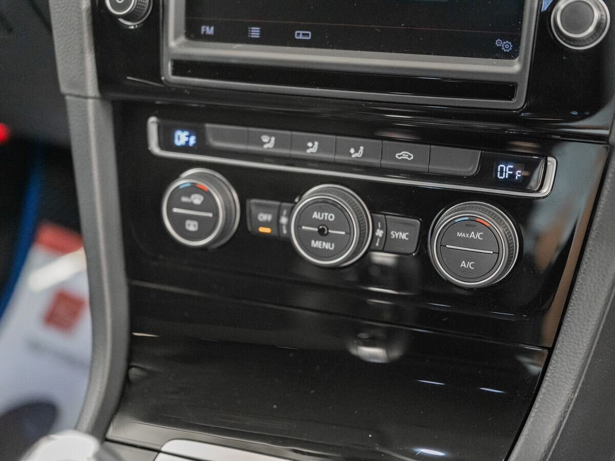 Volkswagen Golf 2015 - фото автомобиля