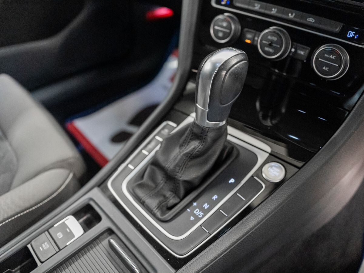 Volkswagen Golf 2015 - фото автомобиля