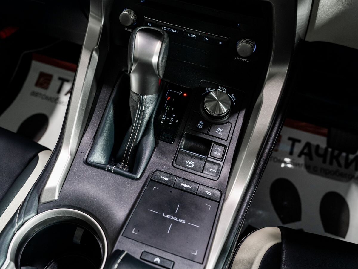 Lexus NX300h 2019 - фото автомобиля