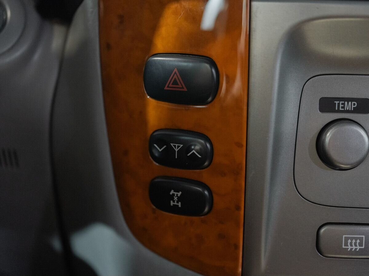 Toyota Land Cruiser 2006 - фото автомобиля