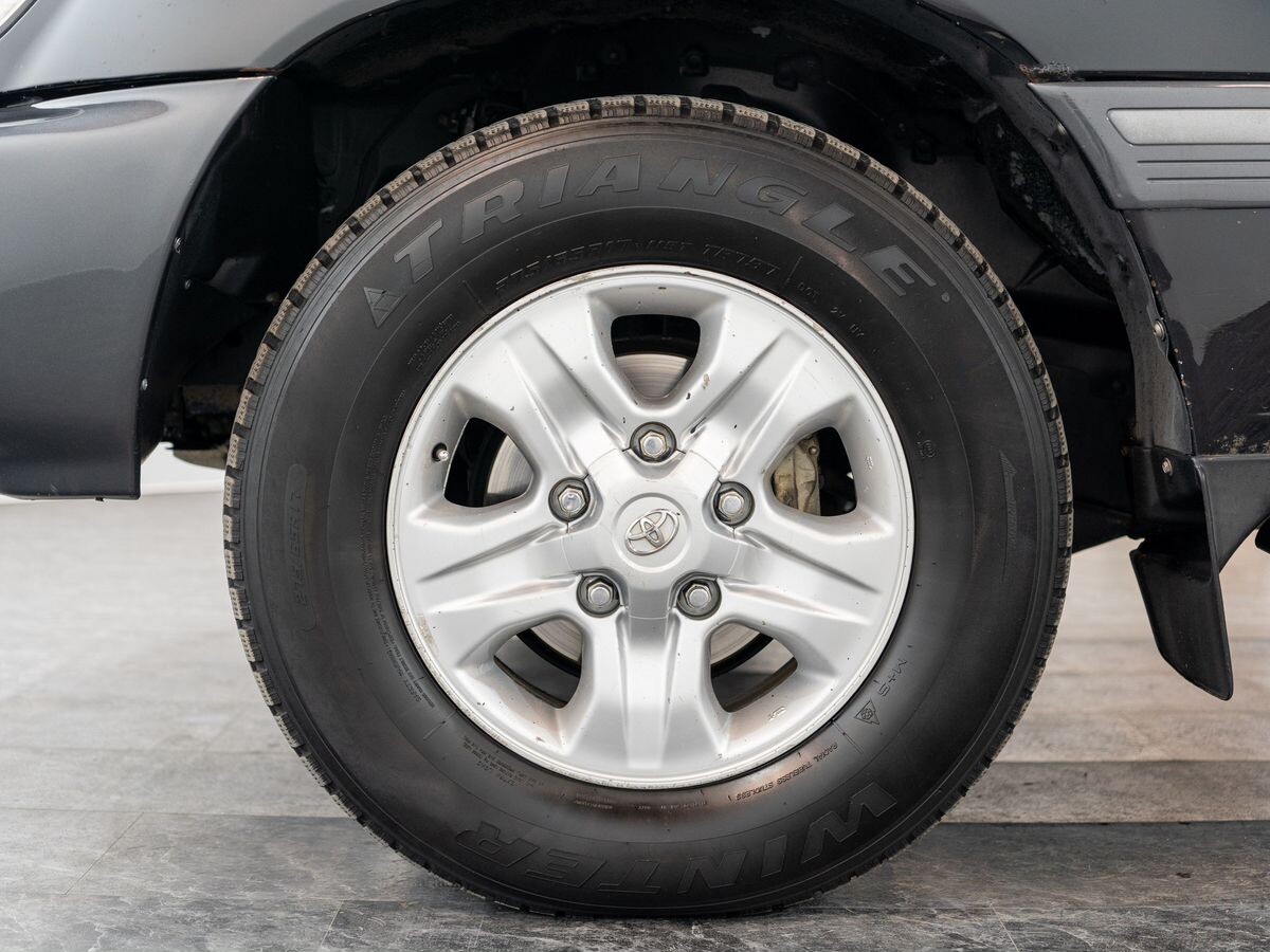 Toyota Land Cruiser 2006 - фото автомобиля