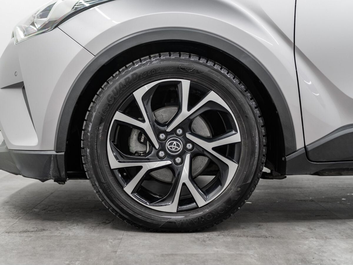 Toyota C-HR 2017 - фото автомобиля