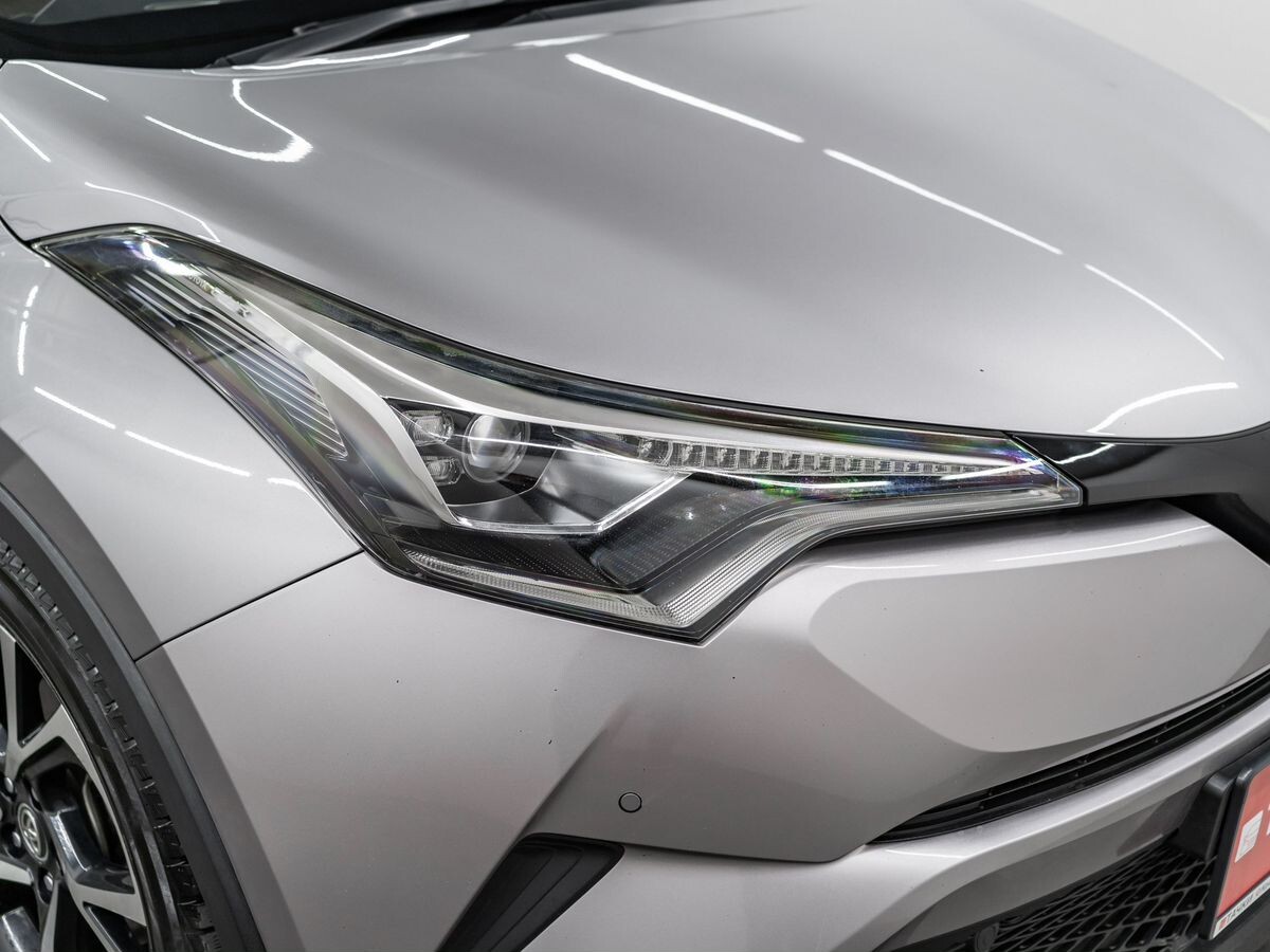 Toyota C-HR 2017 - фото автомобиля